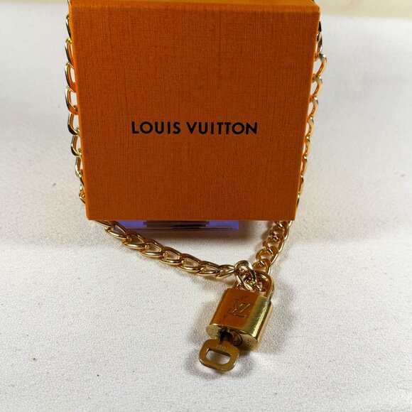 LOUOIS VUITTON LOCK AND CHAIN NUMBER 308 - Picture 1 of 6